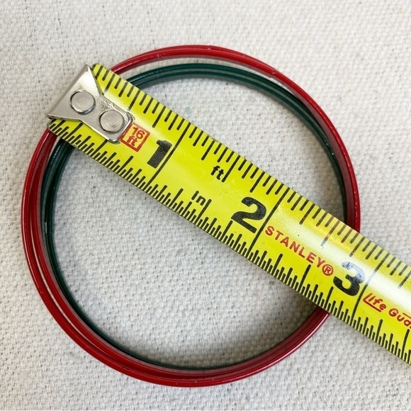 Set of 5 festive skinny metal bangles in red and green - Picture 4 of 4